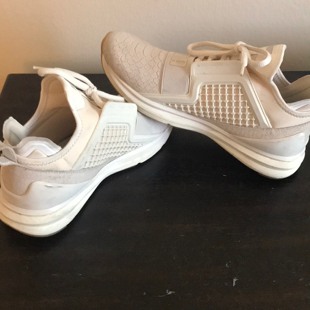 Puma Sneakers